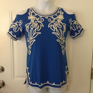 Objects D'art Royal blue and white short sleeve cold shoulder top